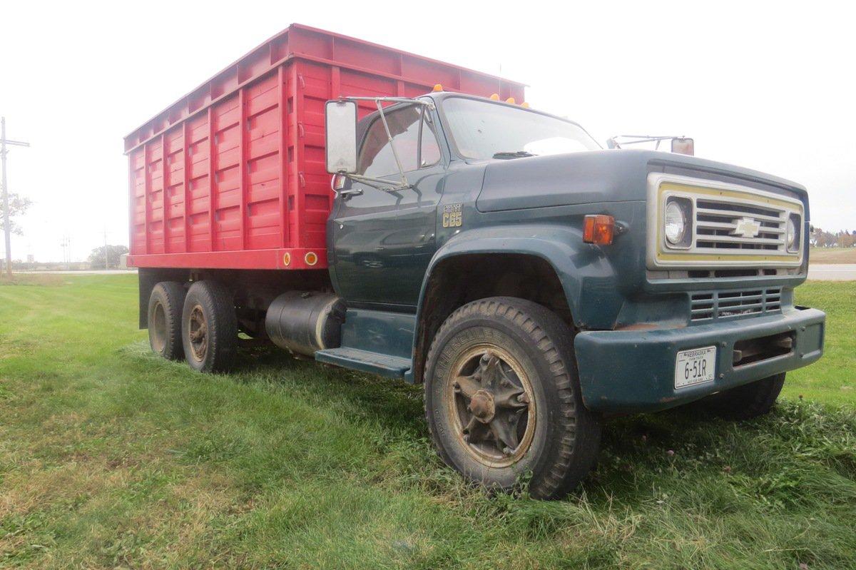 1975 Chevy C65 Custom Deluxe Grain Truck, 366 Gas Engine, Power Steering, 5 & 2 Speed Manual Transmi