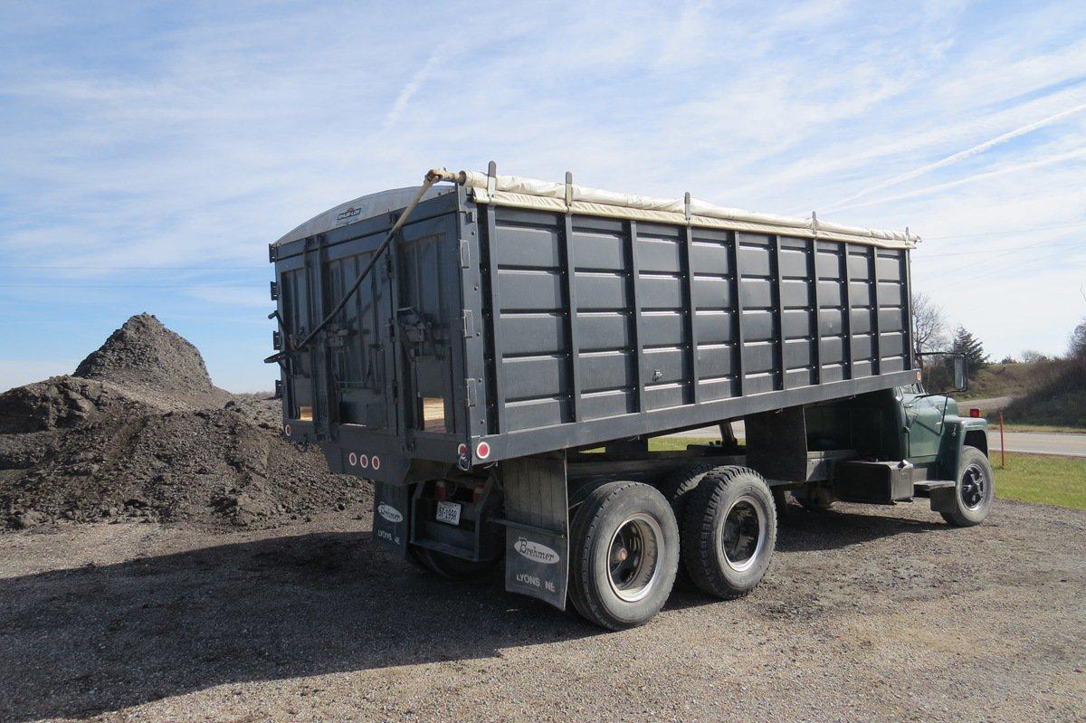 1974 Loadstar 1700 Tandem Axle Grain Truck, VIN# 10672CHA51982, V8 Gas Engine, 5 Speed Transmission,