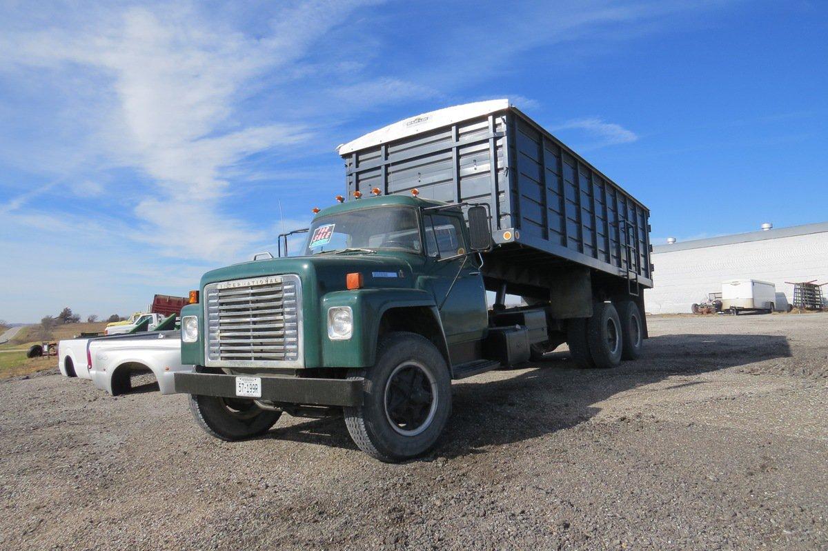 1974 Loadstar 1700 Tandem Axle Grain Truck, VIN# 10672CHA51982, V8 Gas Engine, 5 Speed Transmission,