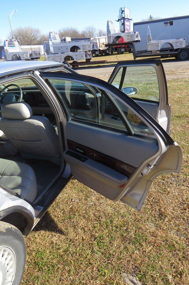 1998 Buick LeSabre Limited 4-Door Sedan, VIN# 1G4HR52K7WH528869, Automatic Transmission, FWD, Cloth 