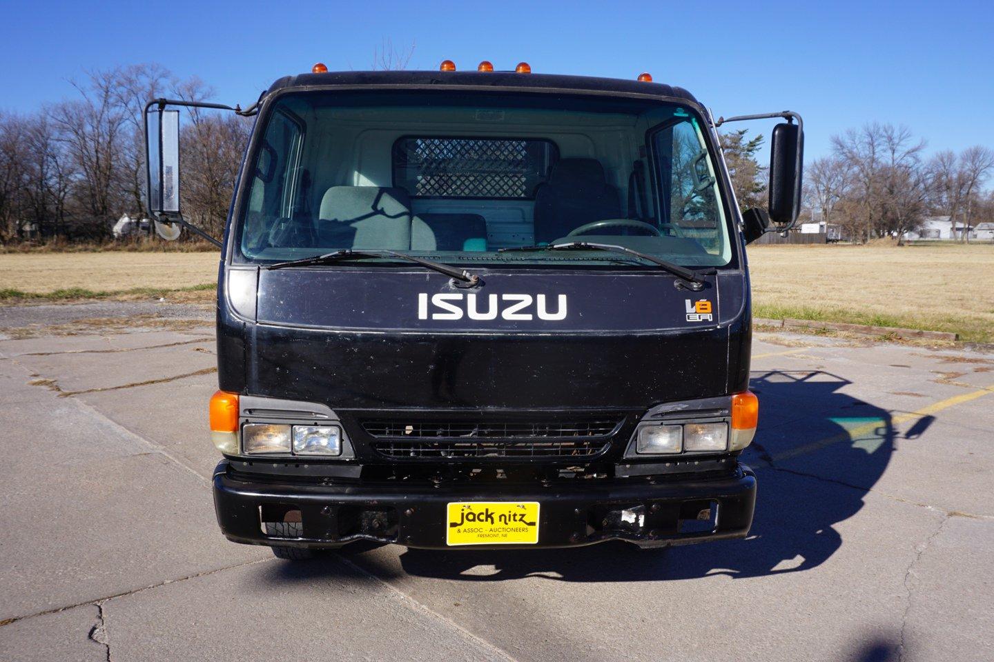 2000 Isuzu Cabover Lawn & Landscaping Truck, V-8 Gas Engine, Automatic Transmission, 120,767 Miles, 