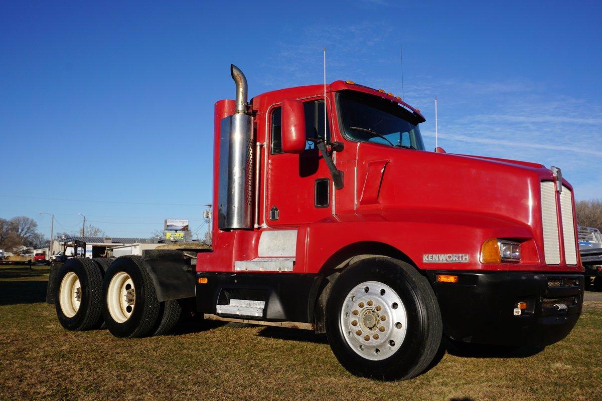 1995 Kenworth T600 Tandem Axle Truck Tractor, VIN# 1XKADB9X1SJ657251, Caterpillar 3406 Diesel Engine