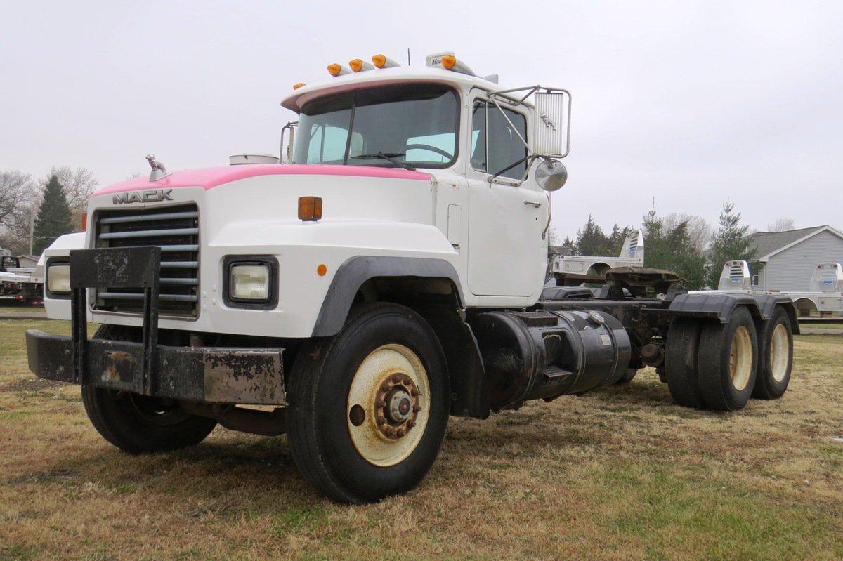 2000 Mack Model RD690S Tandem Axle Day Cab Truck Tractor, VIN# 1M2P264CXYM031126, Mack E7-350 Turbo