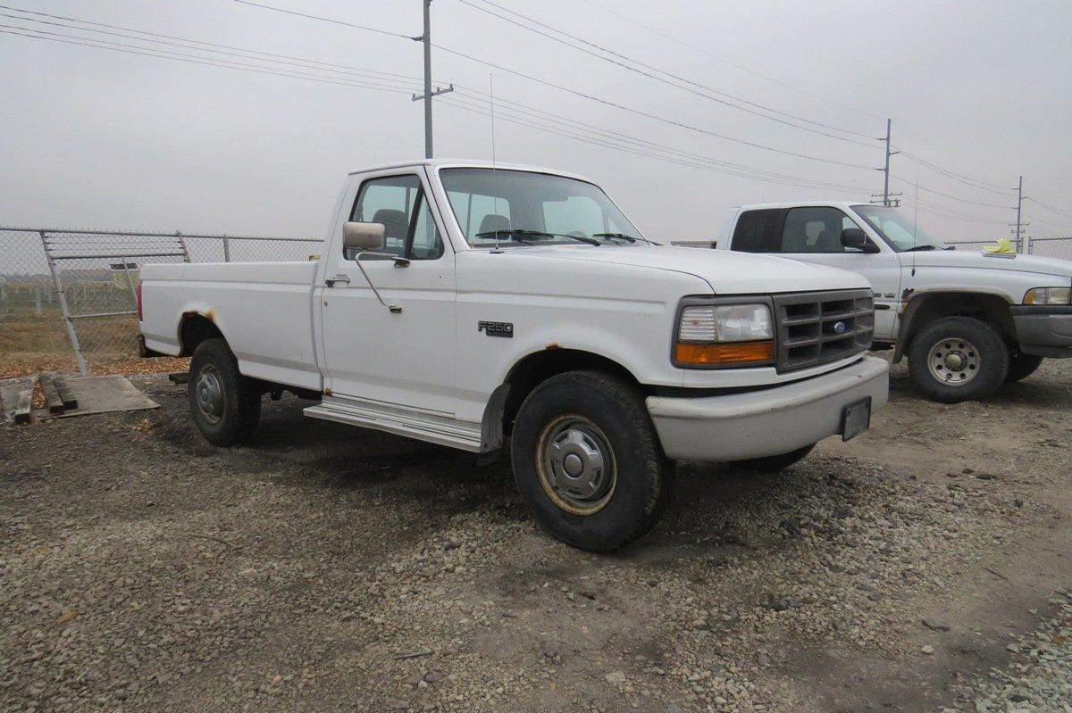  1994 Ford F250 XL Pickup, VIN# 2FTHF25H9RCA37470, 5.8 Gas Engine, Automatic Transmission, 104,190 M