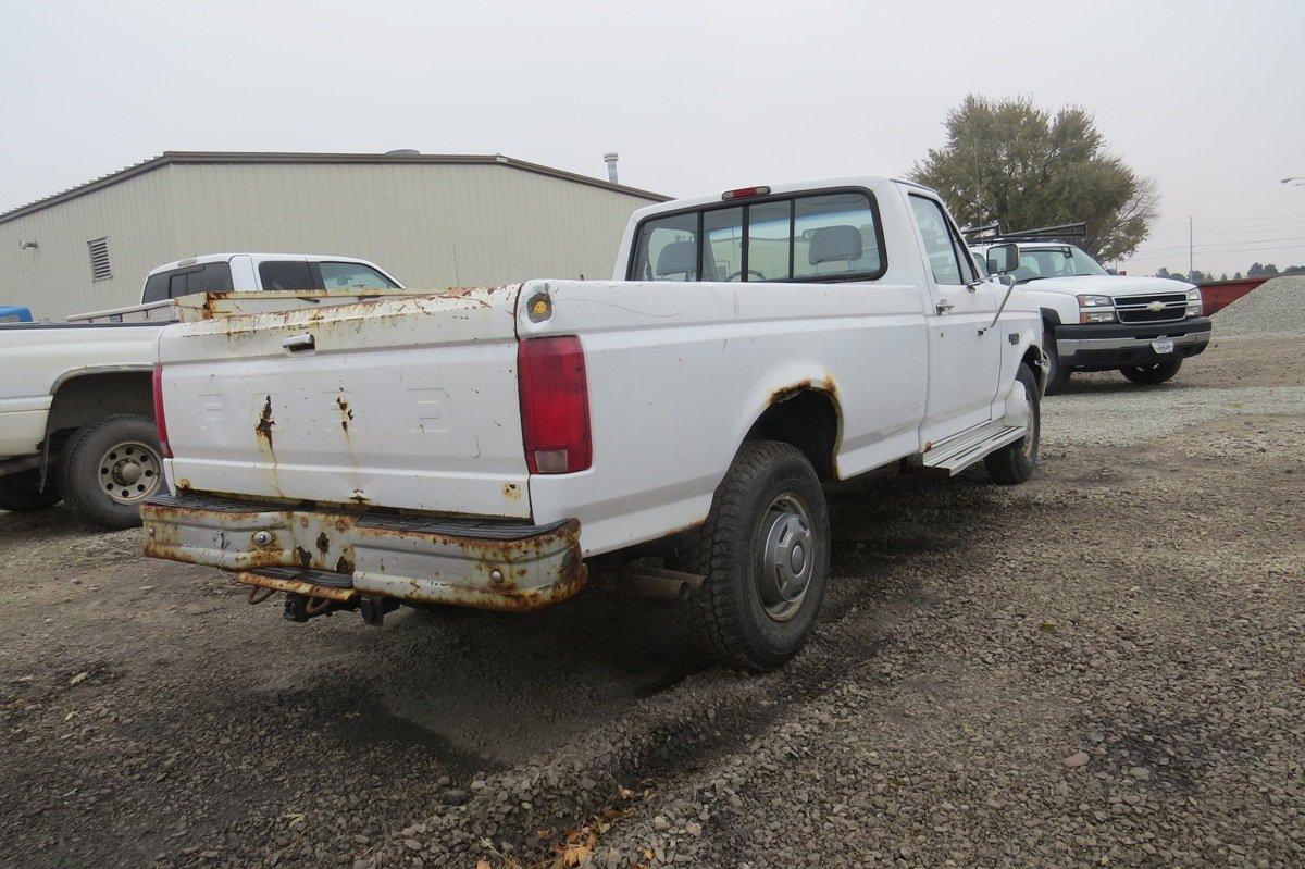  1994 Ford F250 XL Pickup, VIN# 2FTHF25H9RCA37470, 5.8 Gas Engine, Automatic Transmission, 104,190 M