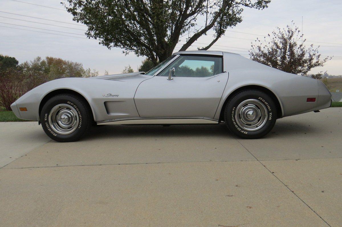 1976 Chevrolet Corvette Stingray, L48 350 V-8 Gas Engine, Automatic Transmission, T-Tops, Power Wind