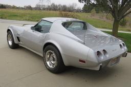 1976 Chevrolet Corvette Stingray, L48 350 V-8 Gas Engine, Automatic Transmission, T-Tops, Power Wind