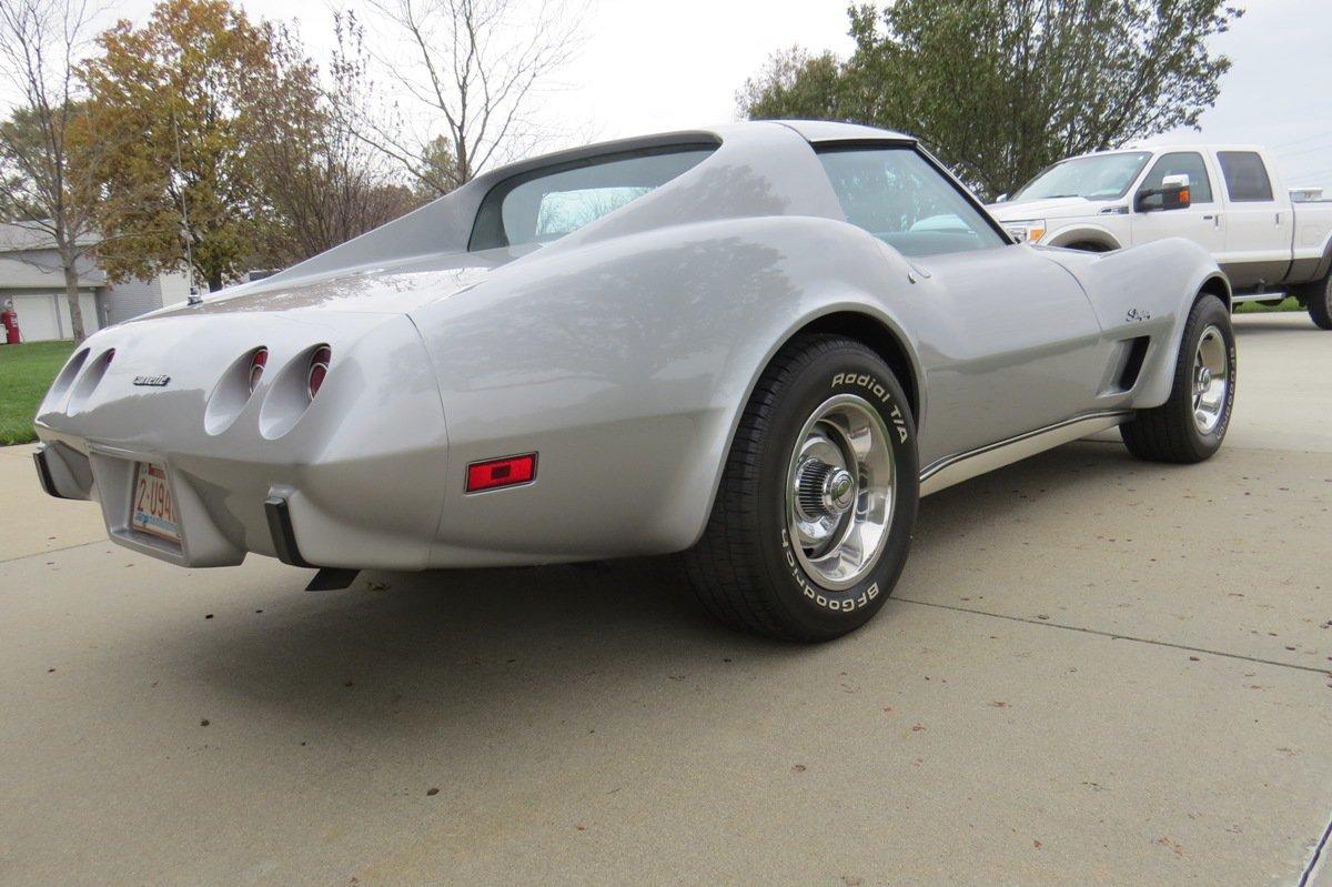 1976 Chevrolet Corvette Stingray, L48 350 V-8 Gas Engine, Automatic Transmission, T-Tops, Power Wind