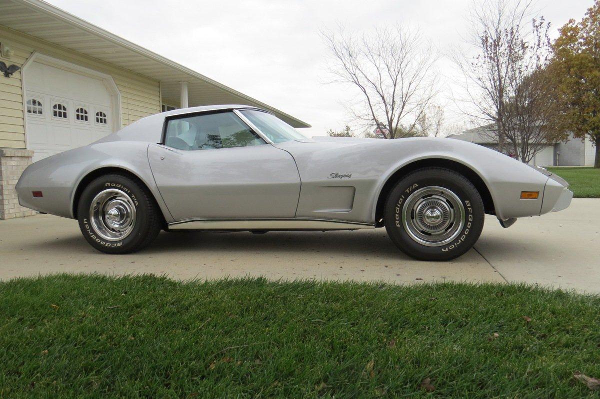 1976 Chevrolet Corvette Stingray, L48 350 V-8 Gas Engine, Automatic Transmission, T-Tops, Power Wind