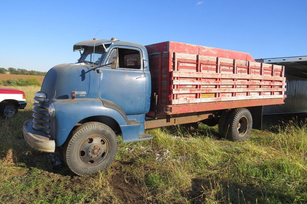 1951 Chevrolet Model 5700 Cabover Single Axle Grain Truck, SN #5USB1095, 6-Cylinder Gas Engine, 4-Sp