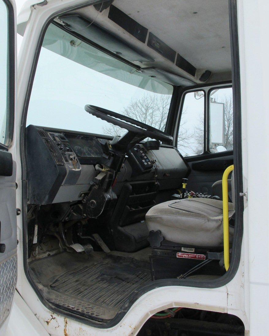 2001 Freightliner Model FL112 Tandem Axle Day Cab Truck Tractor, VIN# 1FUJBGAS21HH81576, Caterpillar