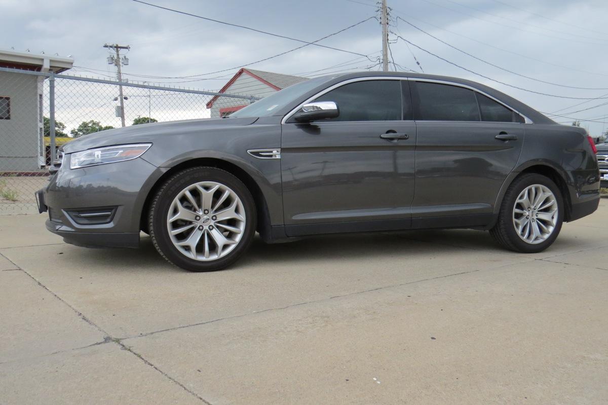 2017 Ford Taurus Limited 4-Door Sedan, VIN# 1FAHP2F83HG102263, V-6 Gas Engine, Automatic Transmissio