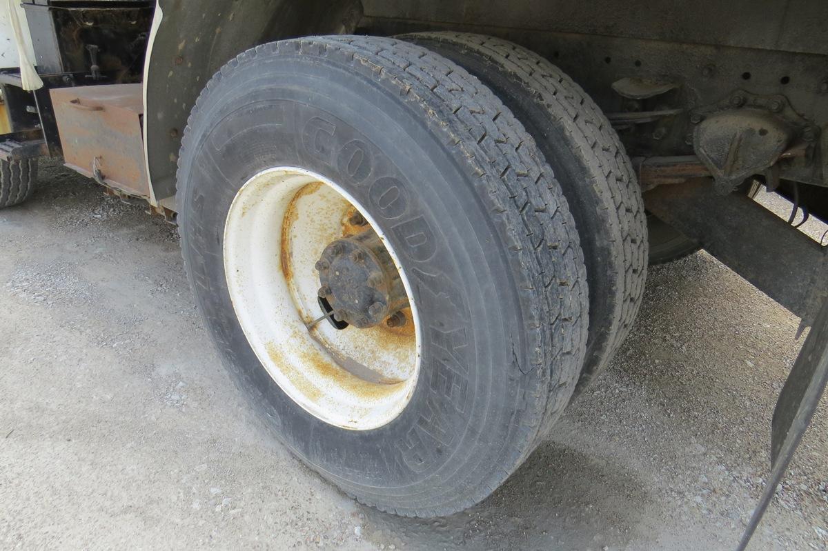 1987 White Single Axle Flatbed Truck.