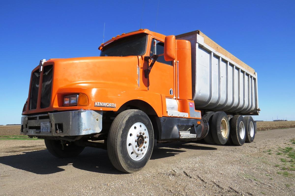 1992 Kenworth Model T-600 Conventional Triple Axle Dump Truck, VIN #1XKAD69X6NJ580808, Cummins N-14 