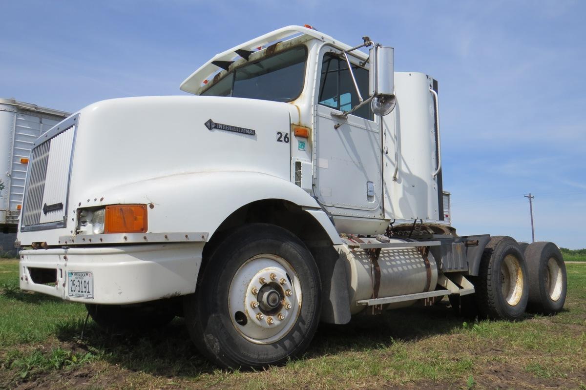 1996 IHC Model 9200 6×4 Tandem Axle Conventional Day Cab Truck Tractor, VIN# 2HSFMALR0TC051646, Detr