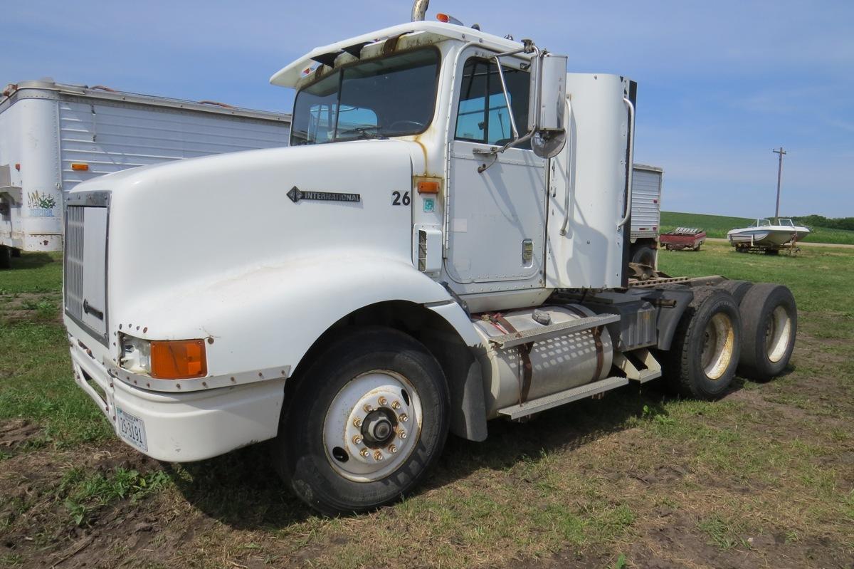 1996 IHC Model 9200 6×4 Tandem Axle Conventional Day Cab Truck Tractor, VIN# 2HSFMALR0TC051646, Detr