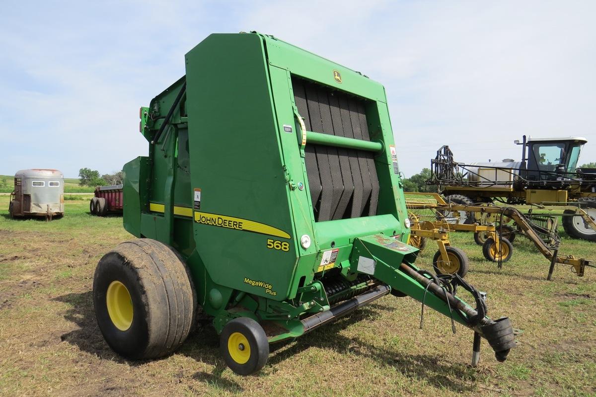 John Deere Model 568 Mega-Wide Plus Round Baler, SN# E00568X334621, Twine Tie, 21.5L-16.1 Tires, Rea