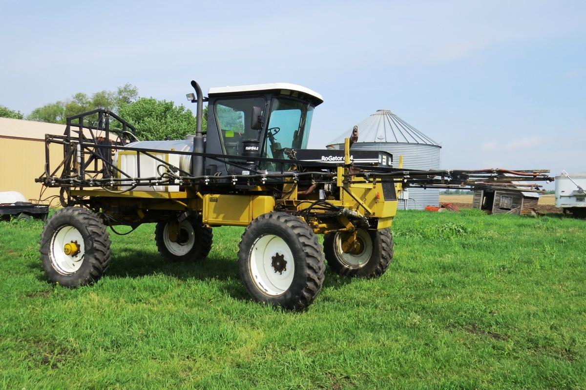 Ag-Chem Rogator 664 4-Wheel Post Sprayer Rig, Cummins 6-Cylinder Turbo Diesel Engine, Hydrostat Tran