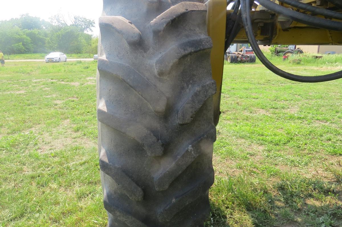 Ag-Chem Rogator 664 4-Wheel Post Sprayer Rig, Cummins 6-Cylinder Turbo Diesel Engine, Hydrostat Tran