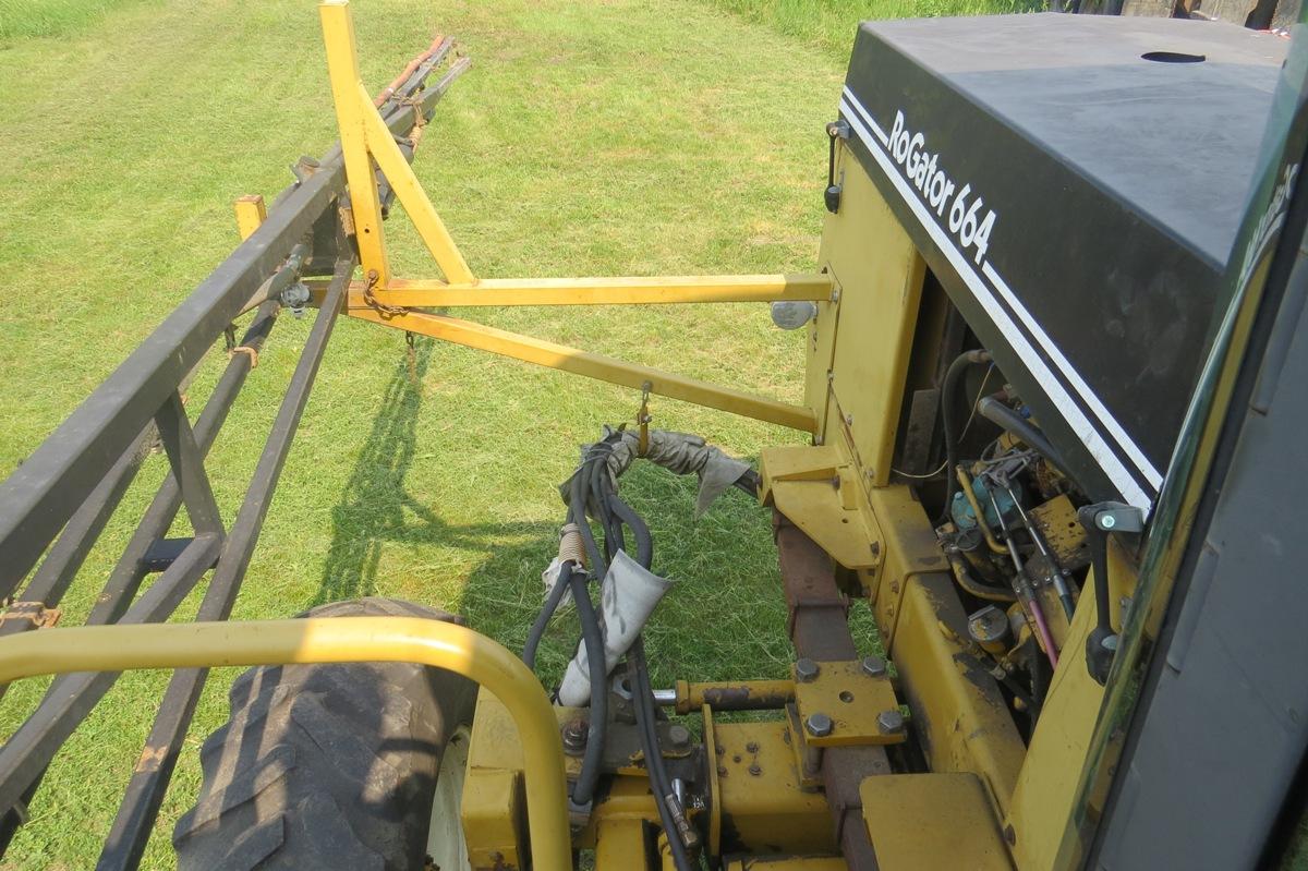 Ag-Chem Rogator 664 4-Wheel Post Sprayer Rig, Cummins 6-Cylinder Turbo Diesel Engine, Hydrostat Tran