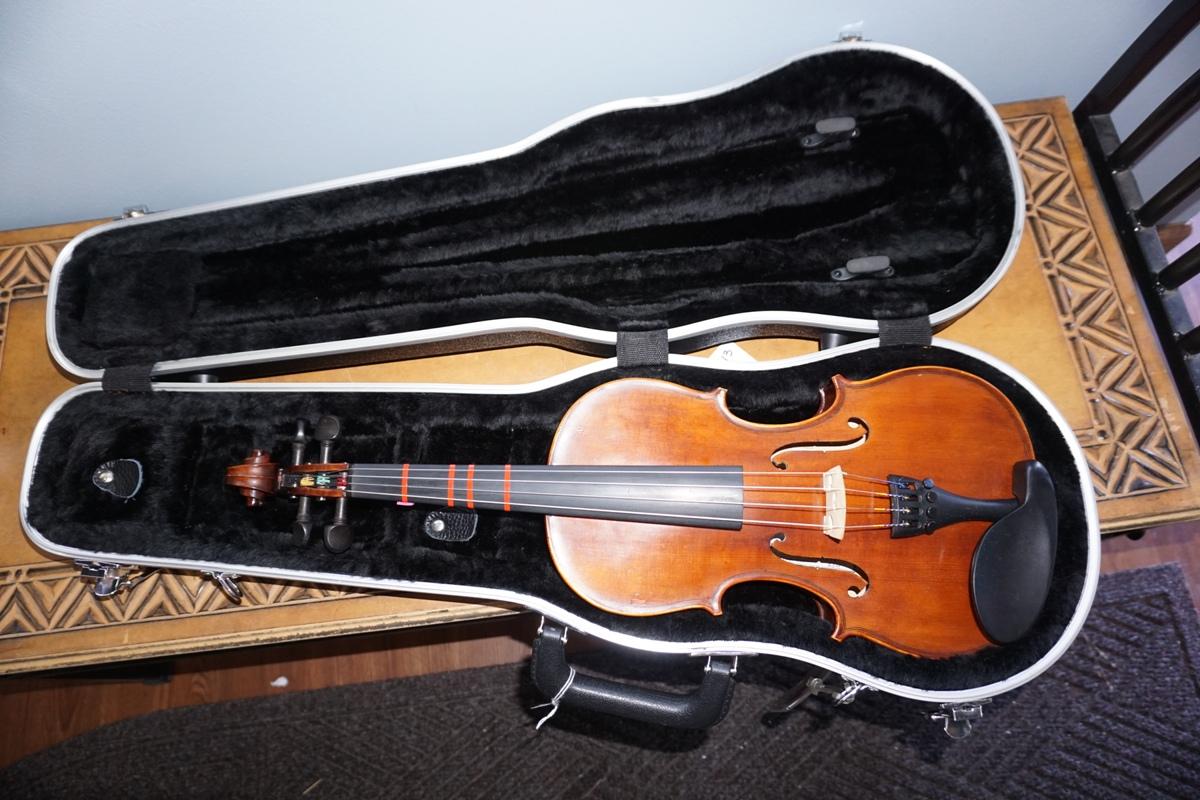 Musaica Imports 2011 3/4 Violin, (SN #AW1655) Hard Sided Case.