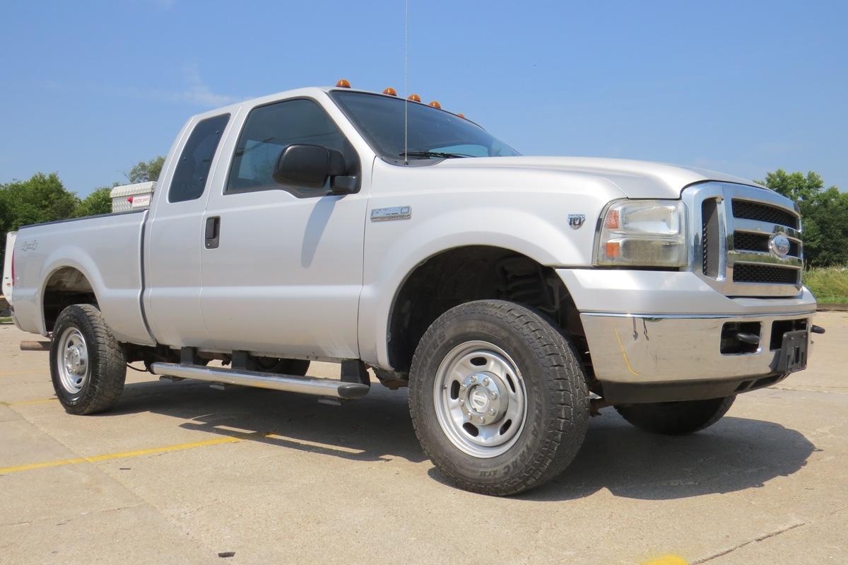 2005 Ford Model F-250 XLT Extended Cab 4x4 Pickup, VIN# 1FTSX21Y05EA50153, V-10 Gas Engine, Automati