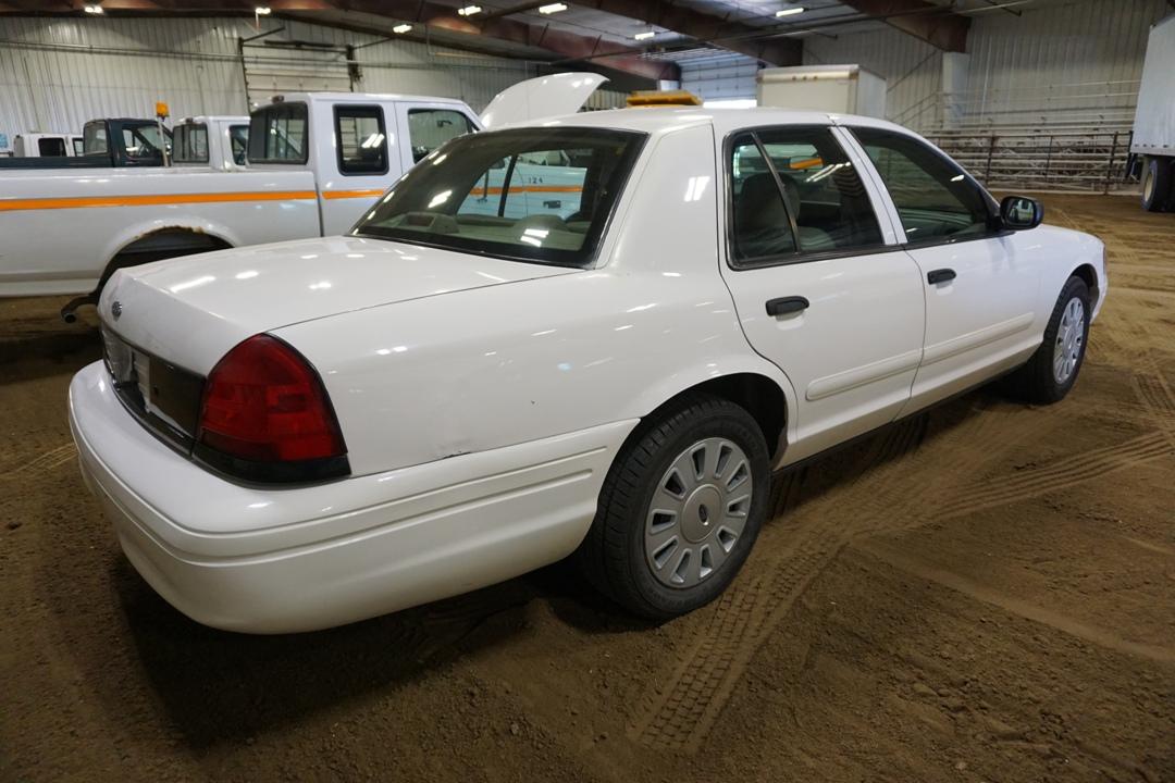 2007 Ford Crown Victoria 4-Door Sedan, VIN# 2FAHP71W17X149982, V-8 Gas Engine, Automatic Transmissi