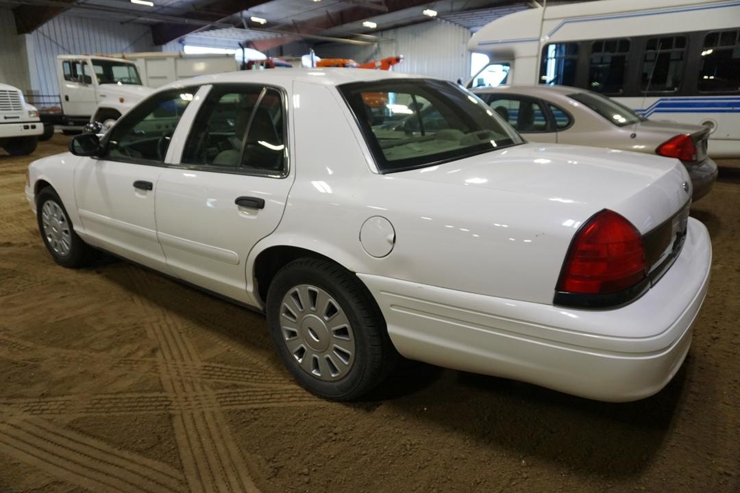 2007 Ford Crown Victoria 4-Door Sedan, VIN# 2FAHP71W17X149982, V-8 Gas Engine, Automatic Transmissi