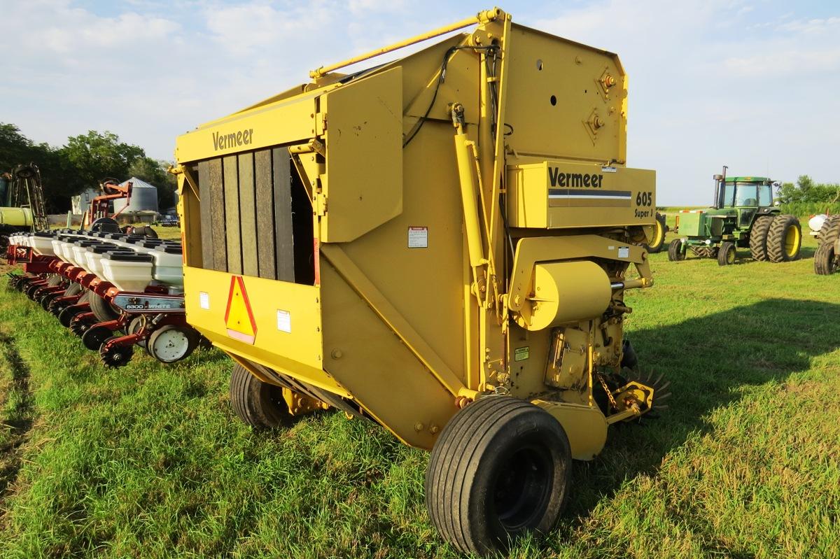 Vermeer 605 Super J Round Baler, SN 1VRA121RXL1003766, Rubber Windrow Gathe