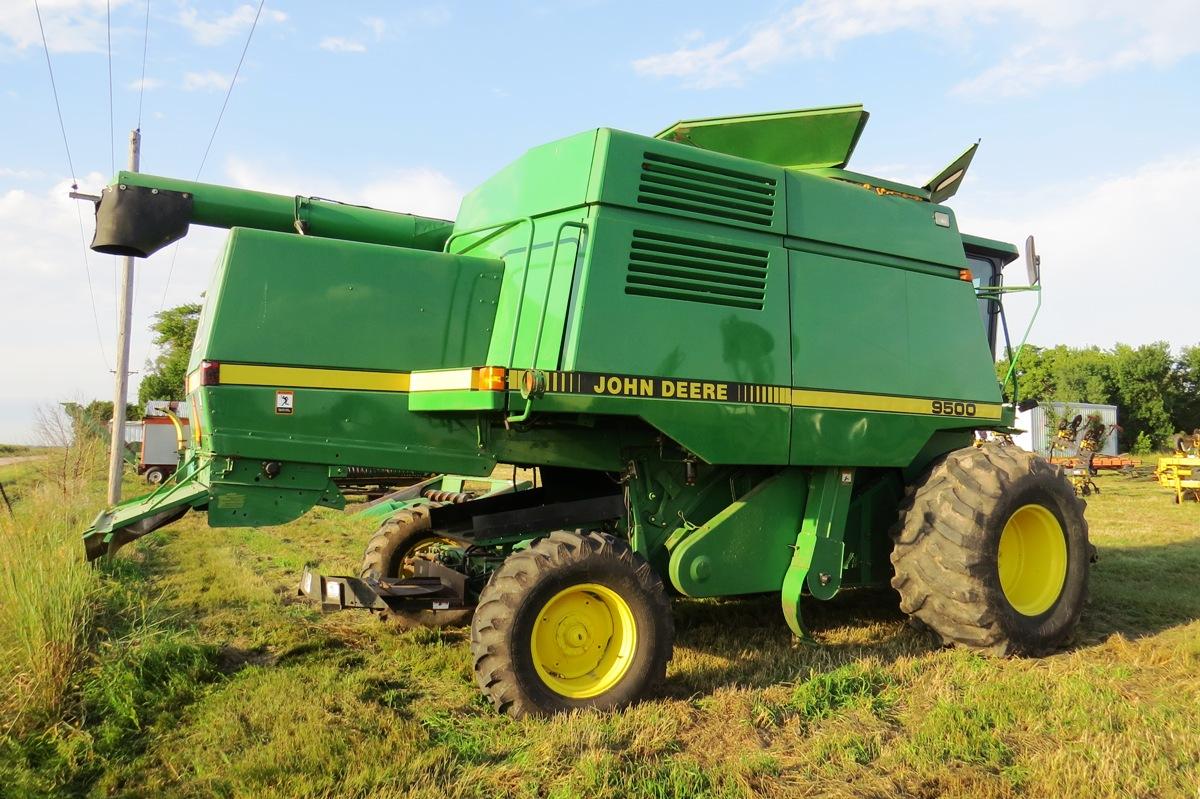 1995 John Deere Model 9500 Combine, SN# 660828, John Deere Diesel Engine, H