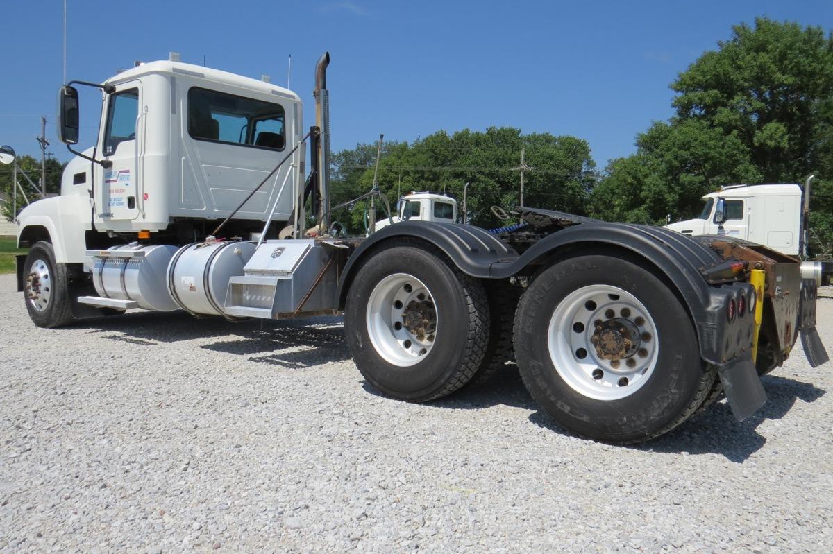 2009 Mack Model CHU613 Tandem Axle Conventional Day Cab Truck Tractor, VIN# 1M2AN07C19N004401, Mack 