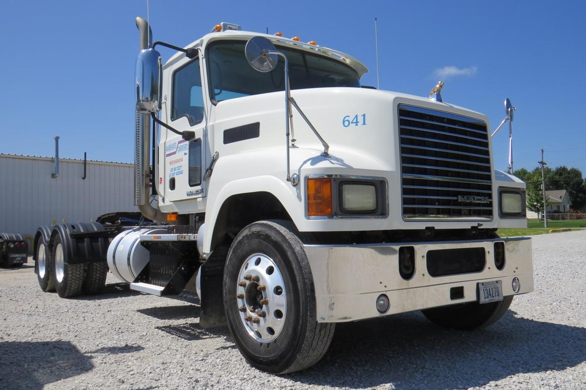 2009 Mack Model CHU613 Tandem Axle Conventional Day Cab Truck Tractor, VIN# 1M2AN07C19N004401, Mack 