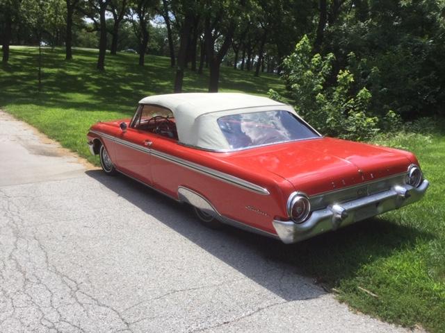 1962 Ford Galaxie Sunliner 500 2-Door Convertible, 352 2-Barrel V-8 Gas Eng