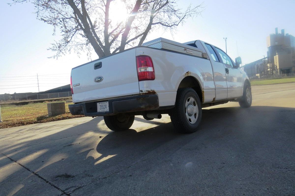 2005 Ford F-150XL Extended Cab Pickup, VIN 1FTRX12W45NA10017, 4.6 Liter Gas Engine, Automatic Transm