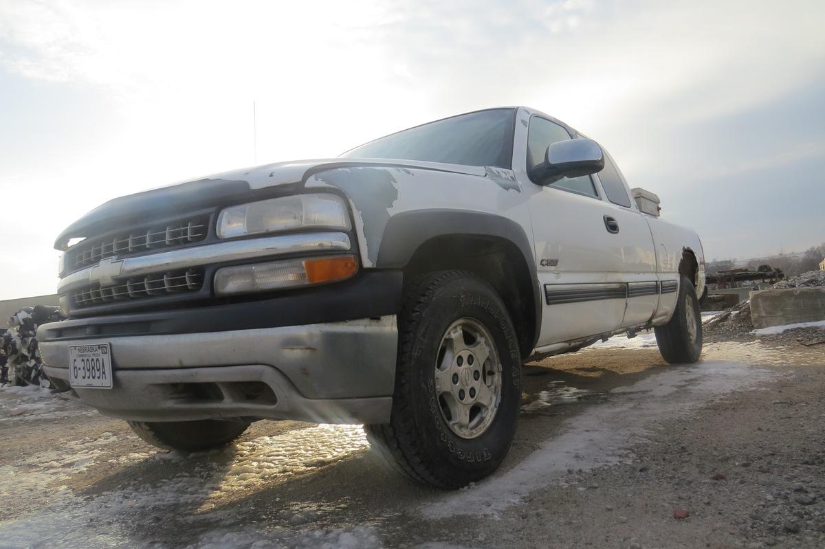 2001 Chevy Silverado Extended Cab Pickup, VIN 2GCEK19T411313285, 5.3 Liter Engine, Automatic Transmi