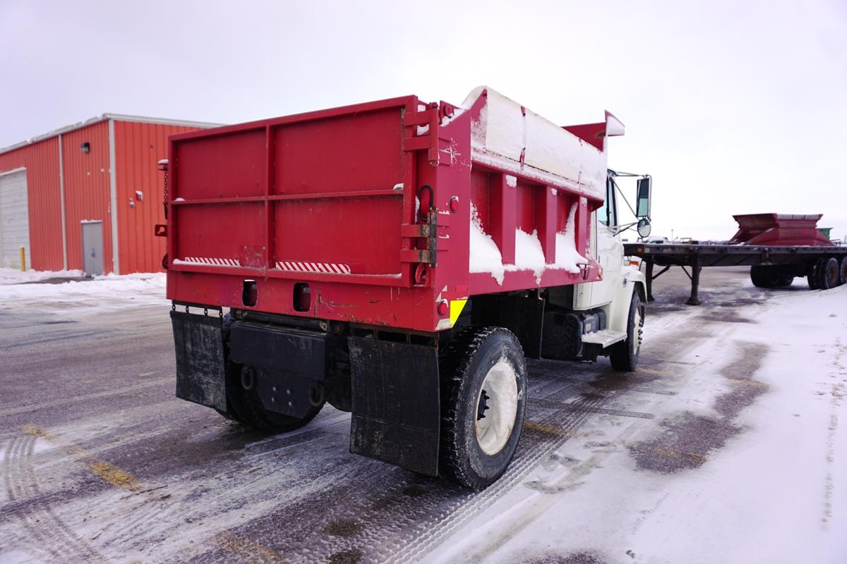 1999 Freightliner FL70 1-Axle Dump Truck, Caterpillar 3126 Diesel Engine, 7-Speed Manual Transmissio