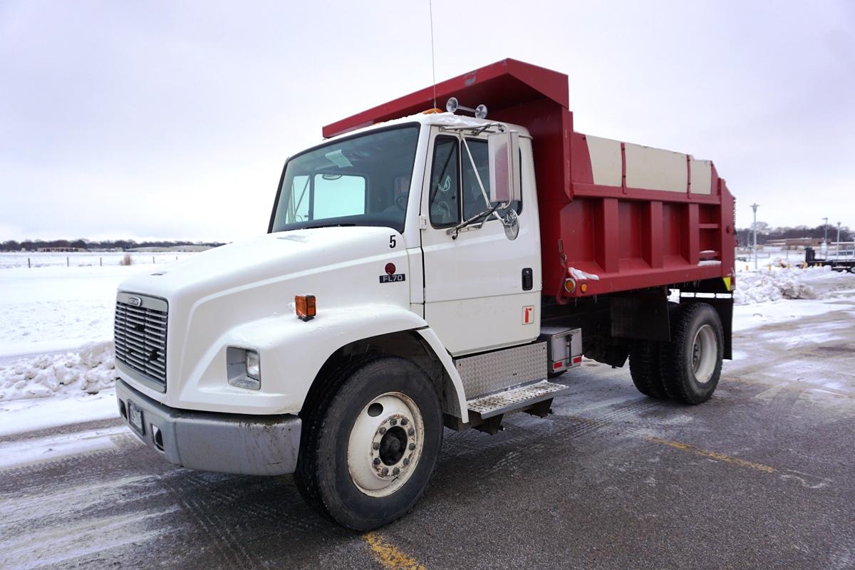 1999 Freightliner FL70 1-Axle Dump Truck, Caterpillar 3126 Diesel Engine, 7-Speed Manual Transmissio