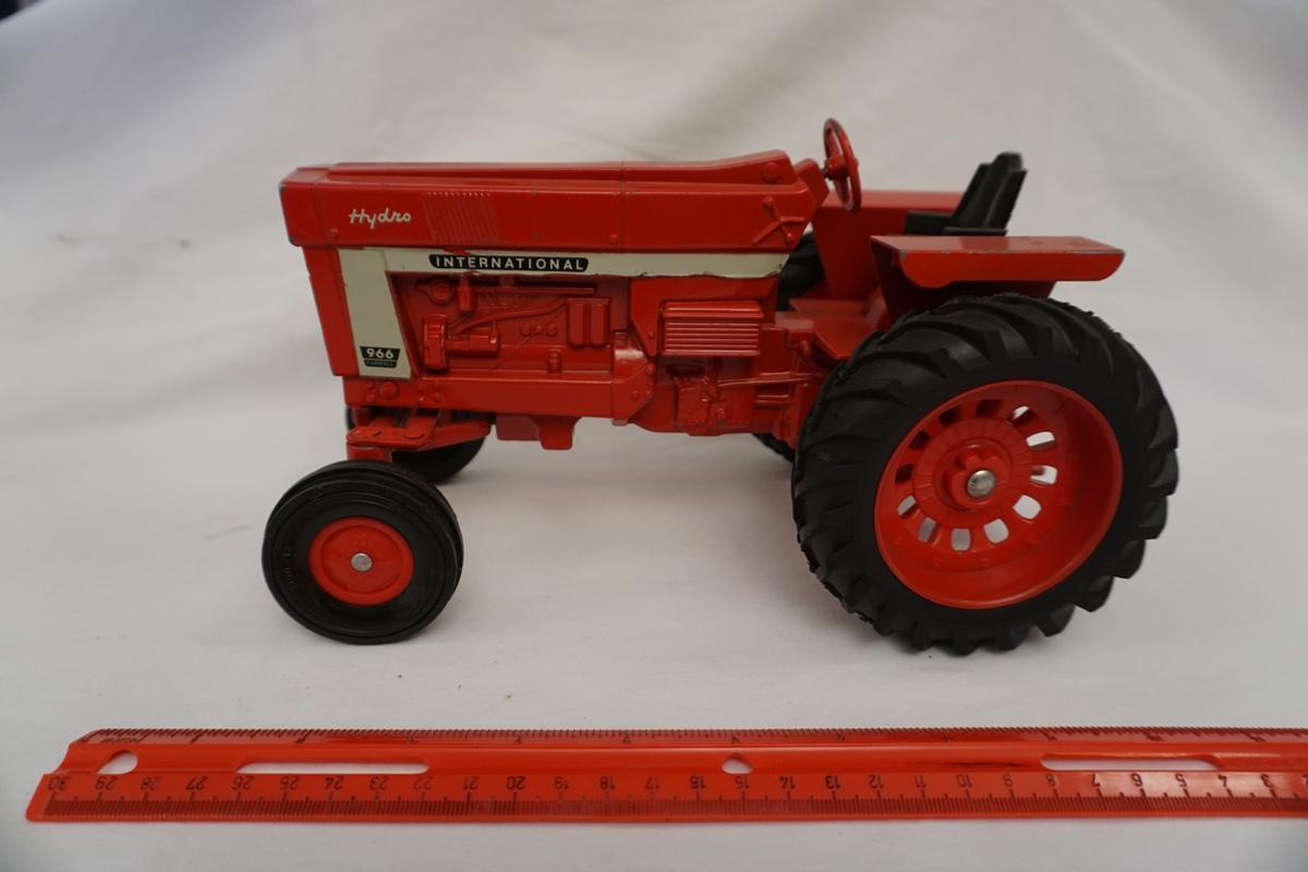 Ertl Die Cast Metal 1/16 Scale International 966 Hydro Tractor (No Box).