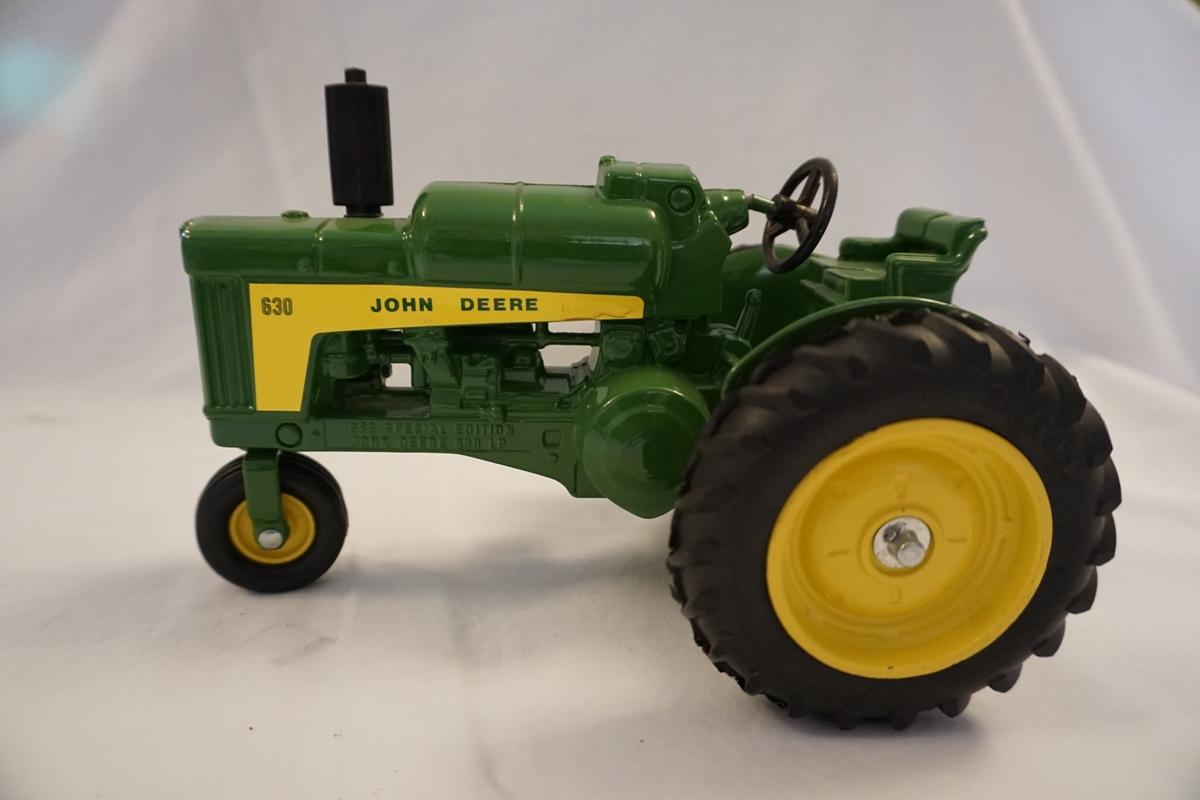 Ertl Die Cast Metal 1/16 Scale John Deere 630LP Tractor, 1989 Special Editi