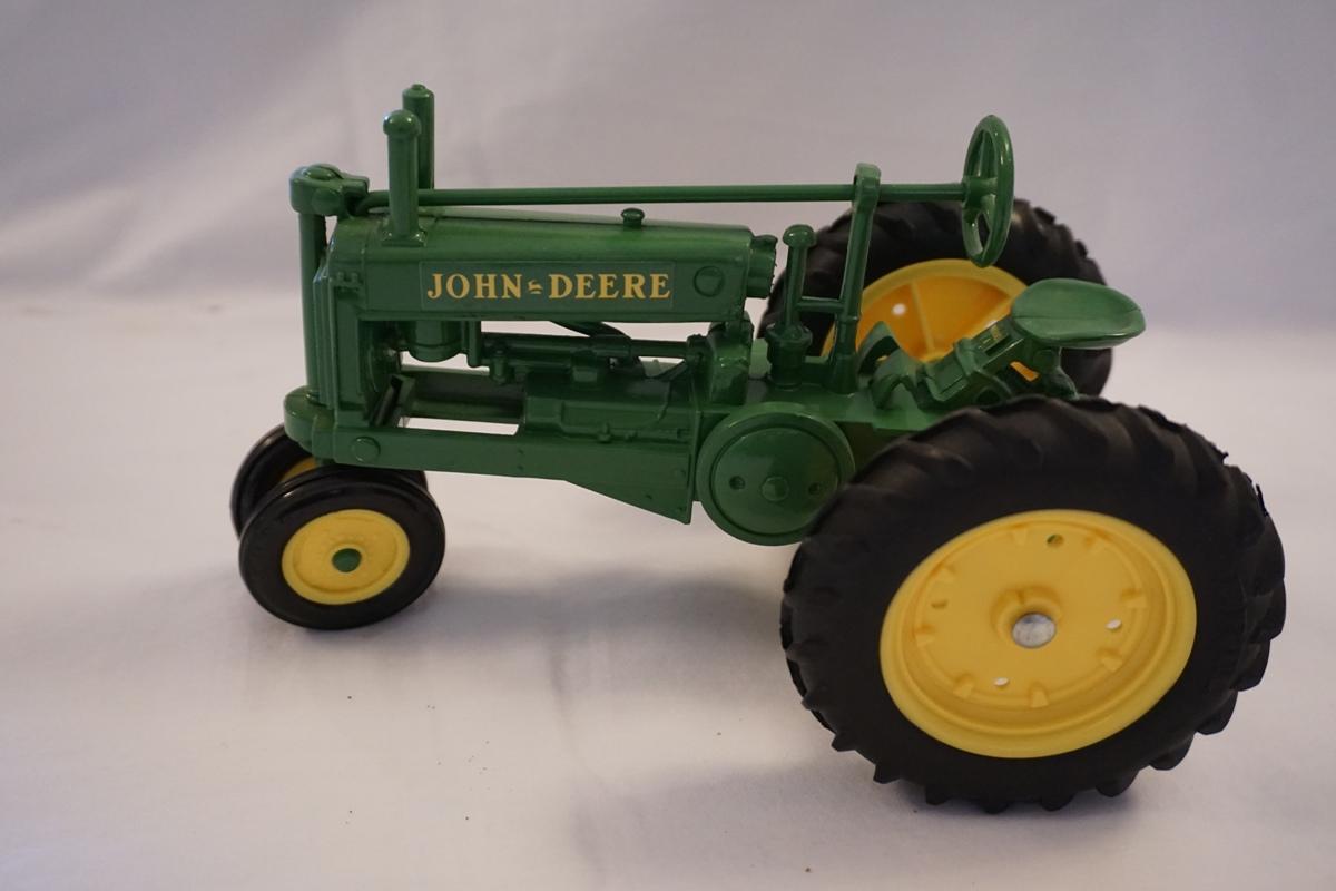 Ertl Die Cast Metal 1/16 Scale John Deere Model A Tractor (No Box).