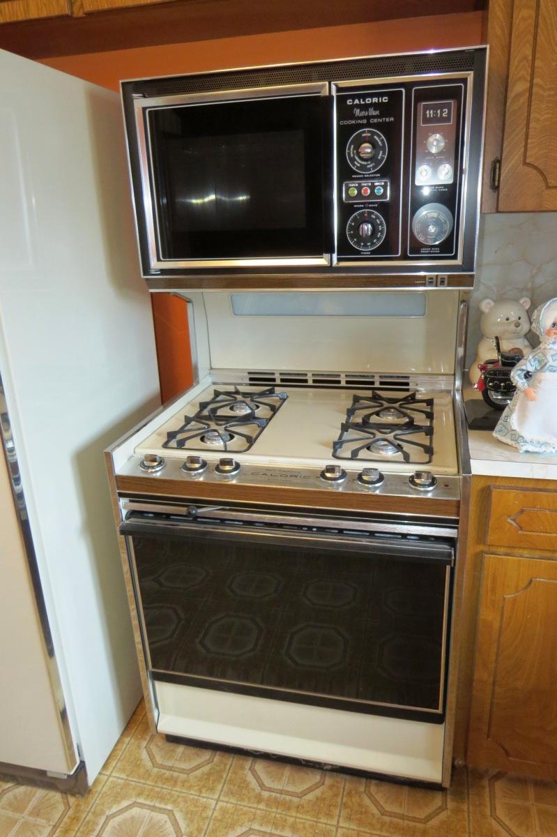 Caloric Pilotless Self-Cleaning Stove & Oven Combo with Microwave Cooking C