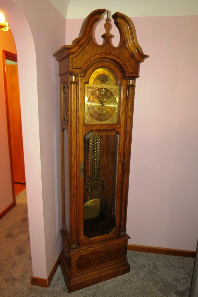 Howard Miller Grandfather Clock, Key & Winding Tool, SN# 456785, Excellent