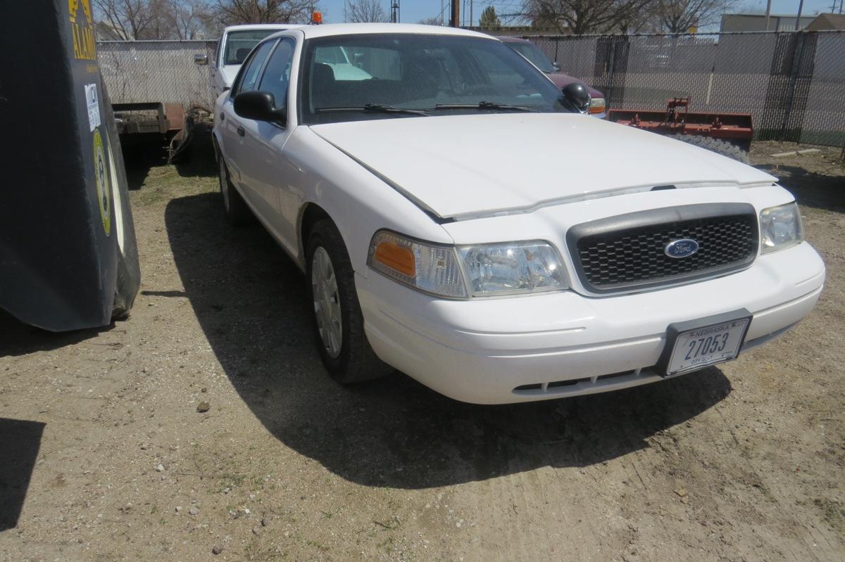 2008 Ford Crown Victoria 4-Door Sedan, VIN 2FAHP71V08X159038, V8 4.6 Liter Gas Engine, Automatic Tra