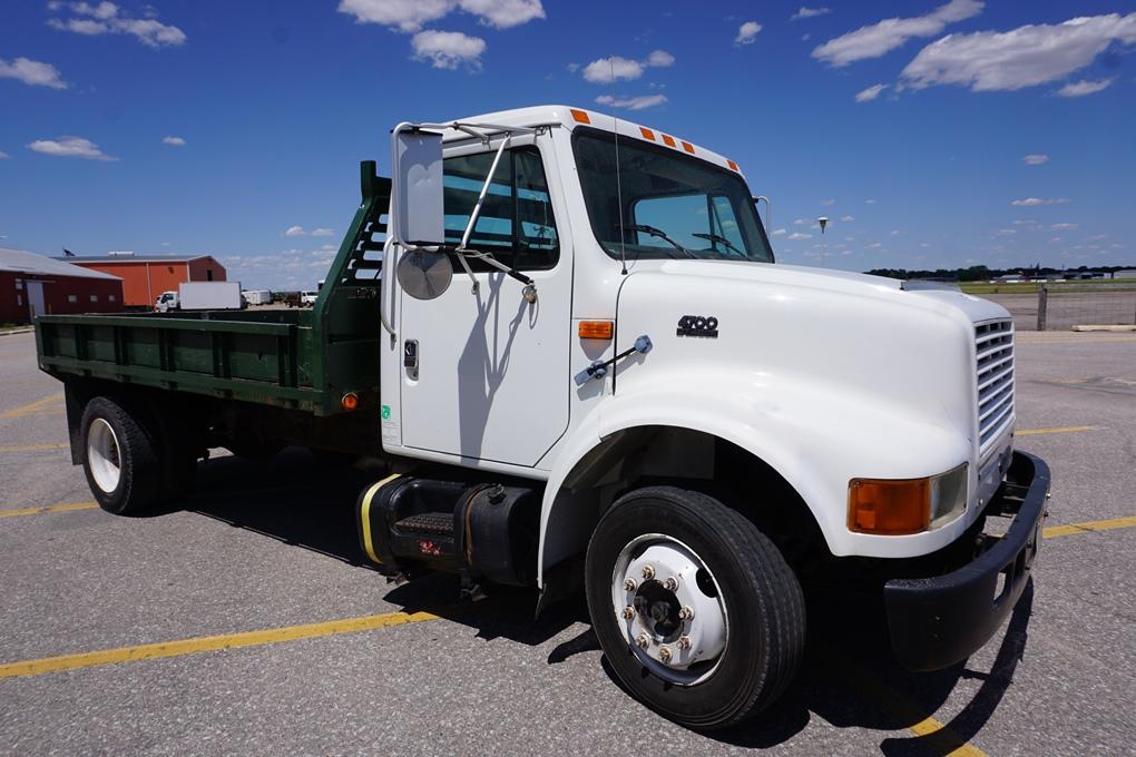 2000 IHC Model 4700 LP 4x2 Single Axle Dually Flatbed Truck, VIN# 1HTSLAAM6YH242475, DT466E Diesel E