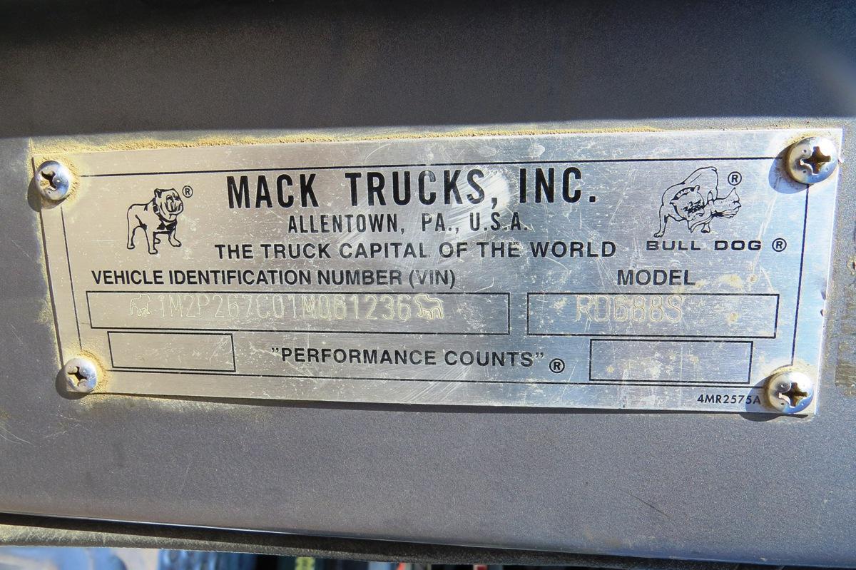 2000 Mack Model RD688S Tandem Axle Conventional Truck Tractor, VIN#1M2P267C01M061236, Mack E7-350 Tu