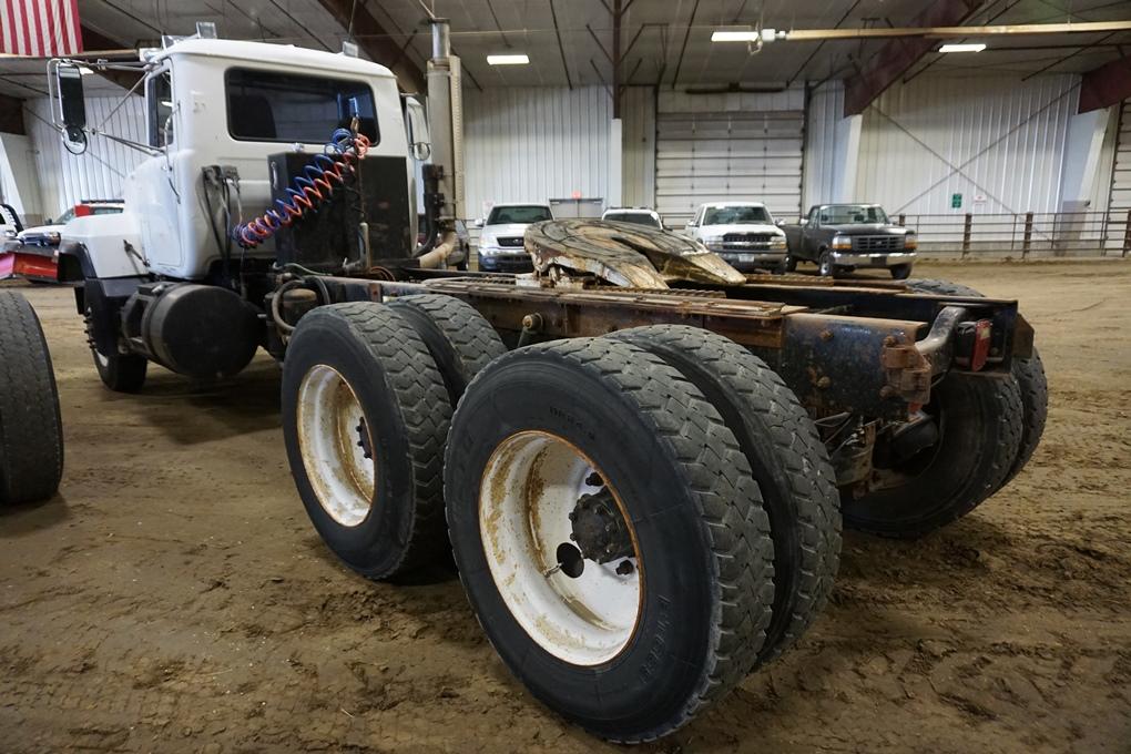 1998 Mack Model RD688S Tandem Axle Conventional Day Cab Truck Tractor, VIN#1M2P267Y6WM038983, Mack E