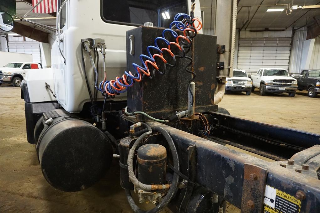 1998 Mack Model RD688S Tandem Axle Conventional Day Cab Truck Tractor, VIN#1M2P267Y6WM038983, Mack E