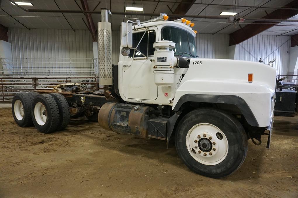 1998 Mack Model RD688S Tandem Axle Conventional Day Cab Truck Tractor, VIN#1M2P267Y6WM038983, Mack E