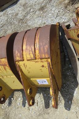 Caterpillar 16" Bucket with Teeth Attachment for Tractor/Loader/Backhoes.