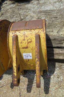 Caterpillar 20" Bucket with Teeth Attachment for Tractor/Loader/Backhoes.